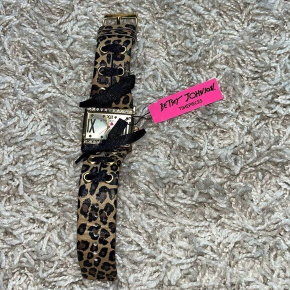 Betsey Johnson Large Square Faced Gold Tone Women’s Quartz Watch Cheetah Print B - Picture 2 of 13